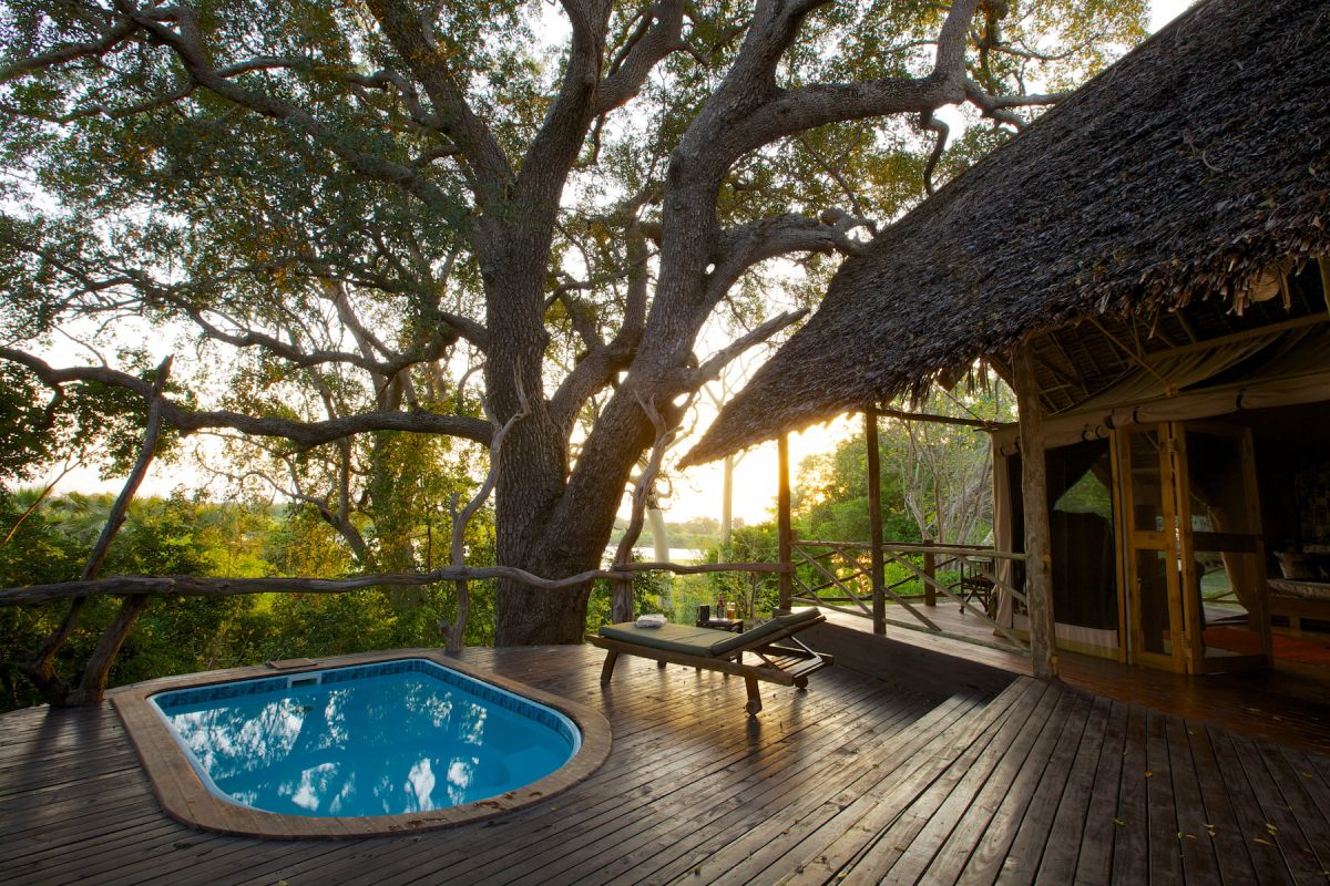Rufiji River Camp mit kleinem Pool in Tansania