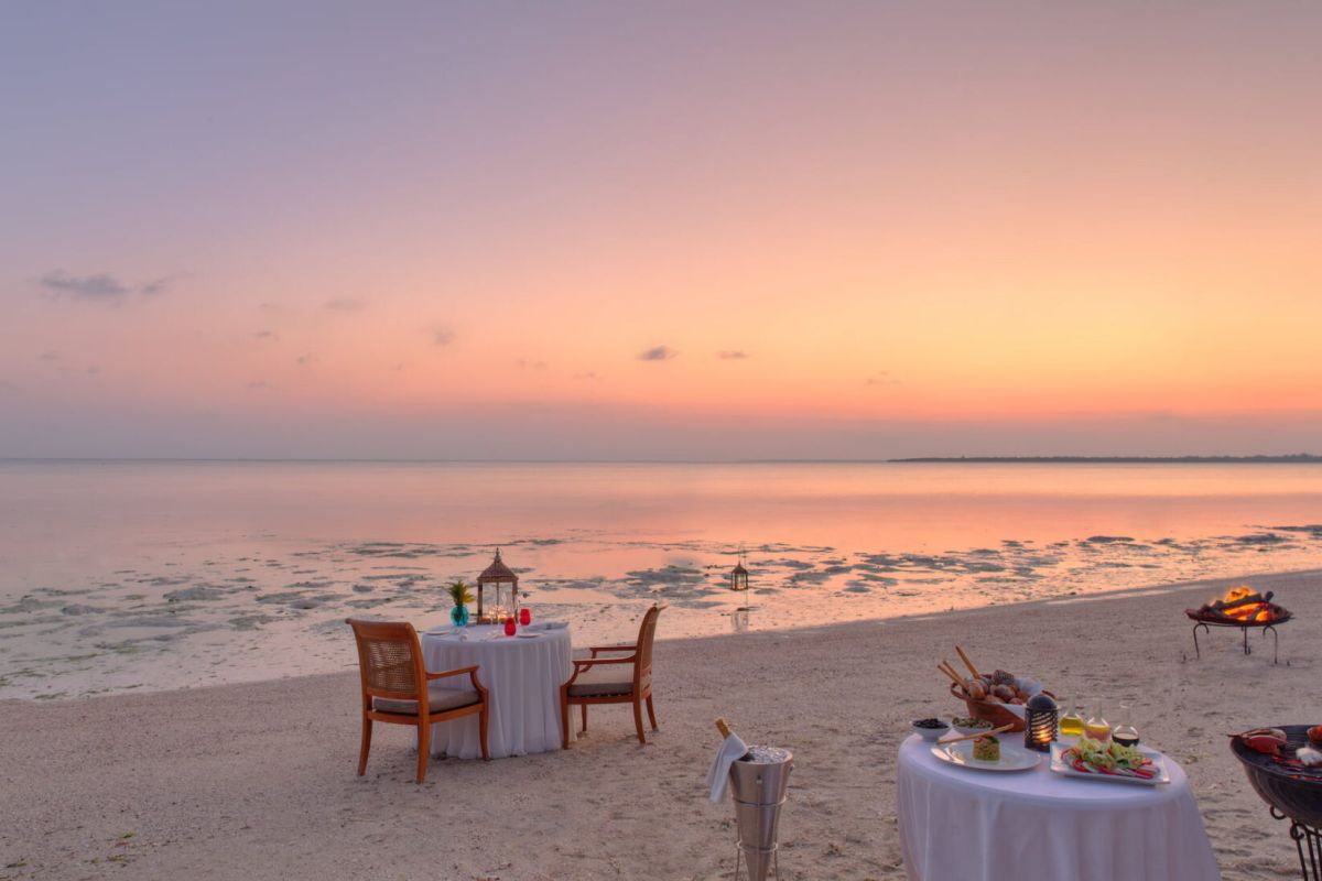 Essen am Strand der The Residence Zanzibar