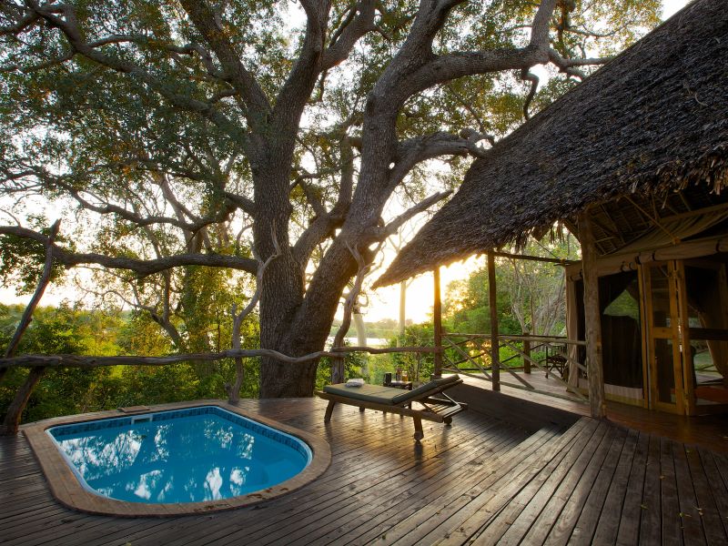 Rufiji River Camp mit kleinem Pool in Tansania