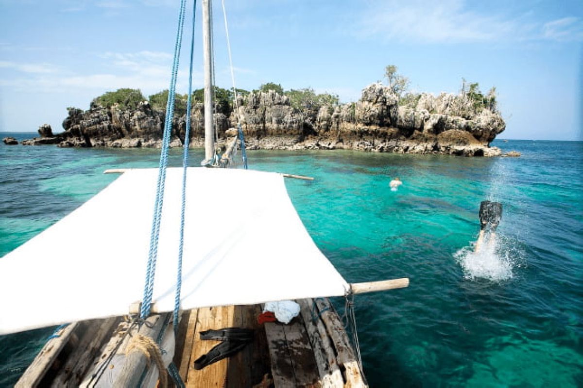 Kleines Segelboot bei der Insel Mafia