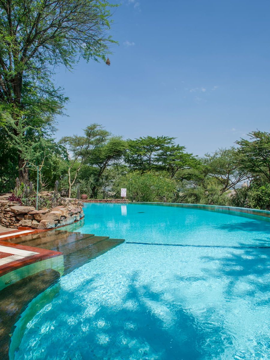 Swimmingpool der Serengeti Serena Safari Lodge